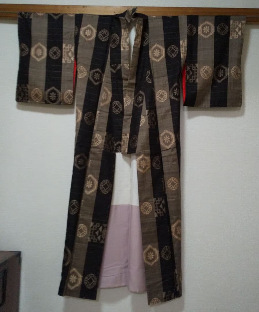 銘仙 アンティーク着物 太縞 焦げ茶色 広衿 袷 絹 渋い銘仙 紅絹 大正