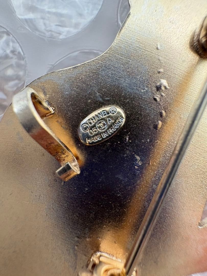 シャネル リス ブローチ ゴールドラメ - メルカリ