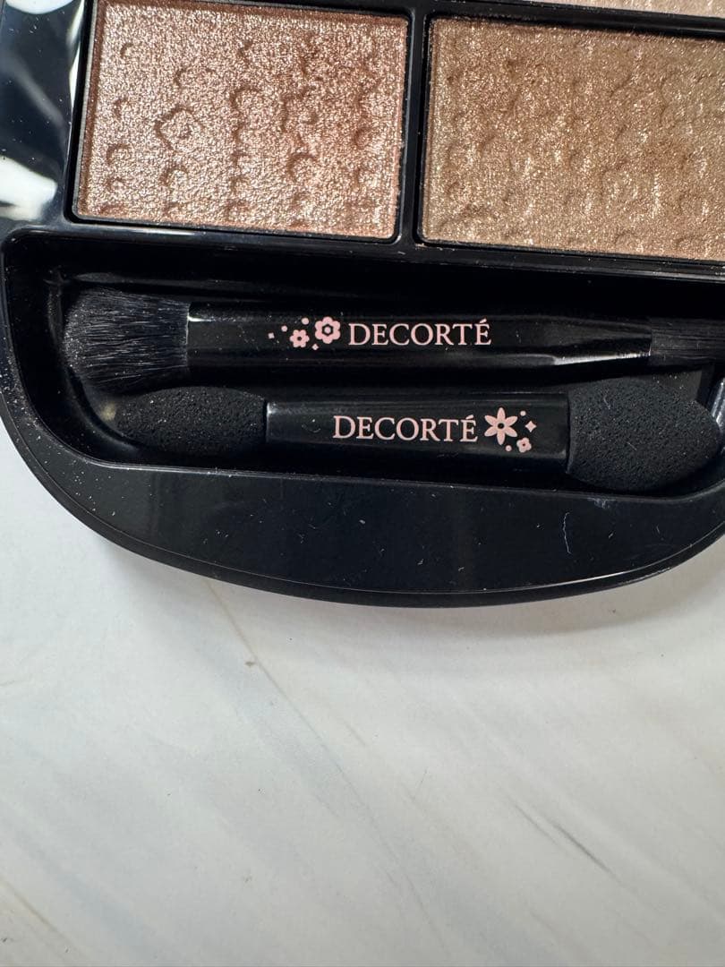 DECORTÉ アイシャドウパレット クリスマスコフレ 2025 - メルカリ