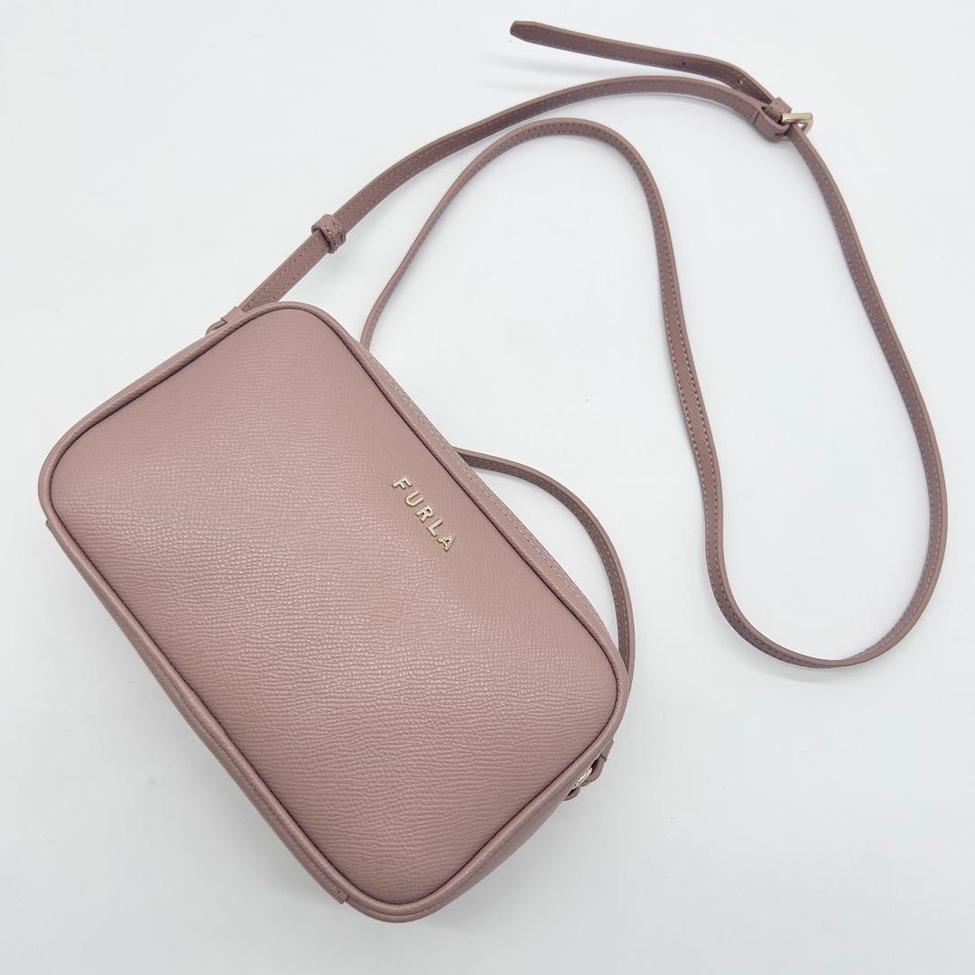 C226 未使用級 フルラ リリー レザー カメラバッグ ピンク系 2層 金具 フルラ リリー カメラバック 斜め掛け レザー ピンクベージュ ゴールド