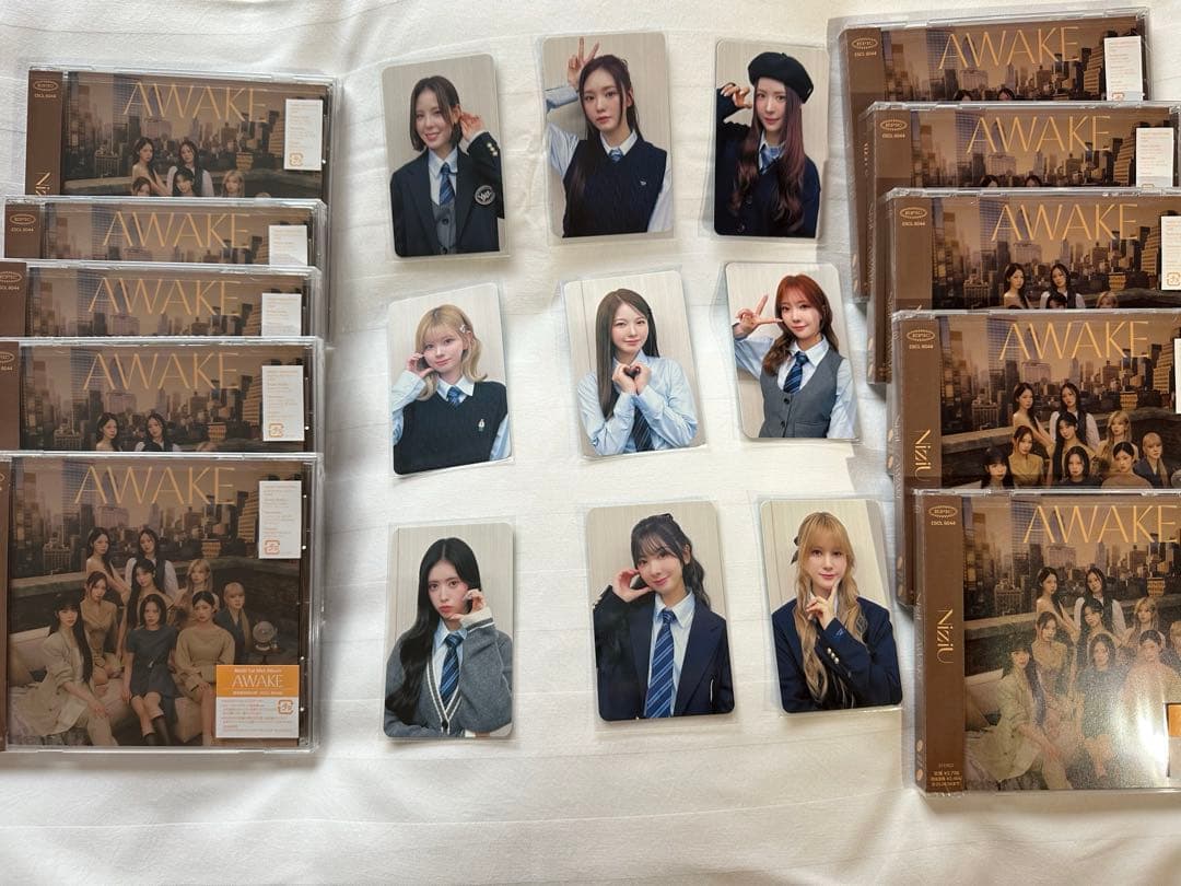 【新品未開封】NiziU AWKE 通常盤 ＋　会場限定トレカ9人コンプリート付 NiziU Official Website