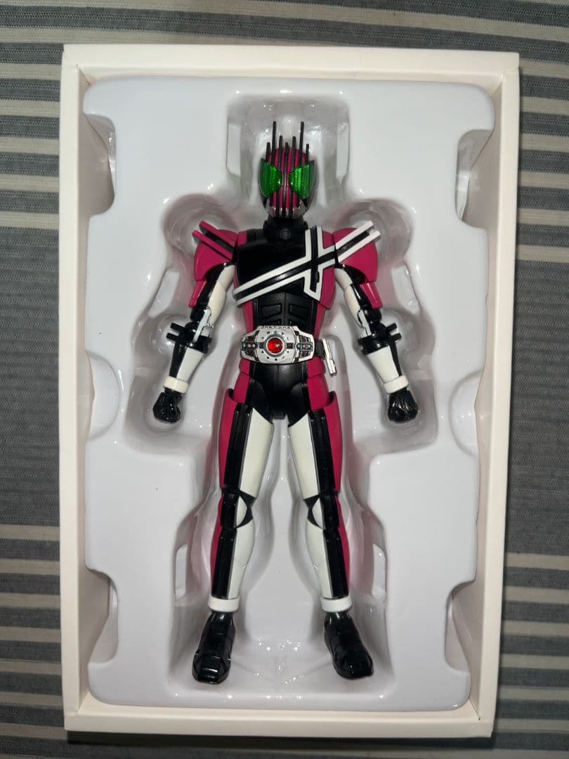 S.H.Figuarts 真骨彫製法　仮面ライダーディケイド　初期