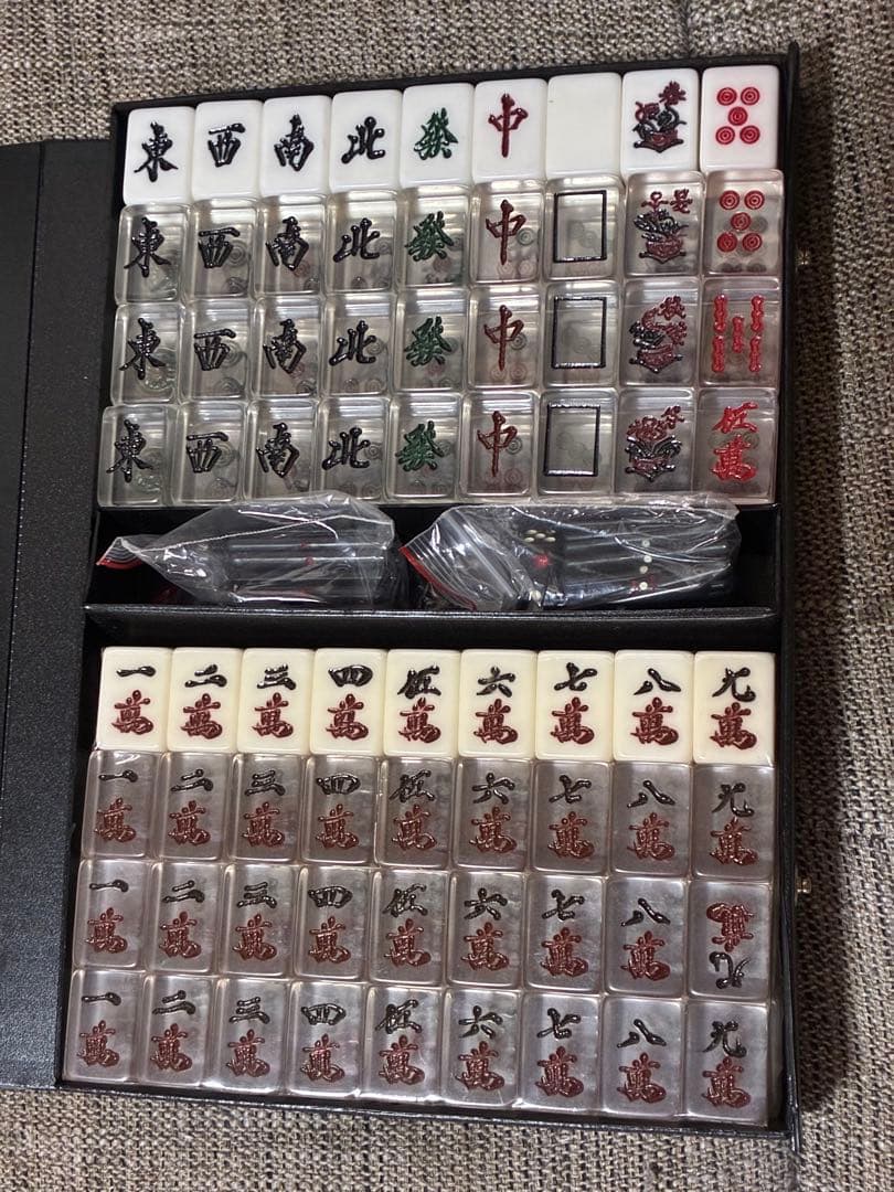 新品】 麻雀牌 鷲巣牌 クリア牌 透明牌 ガラス牌 アカギ アクリル牌