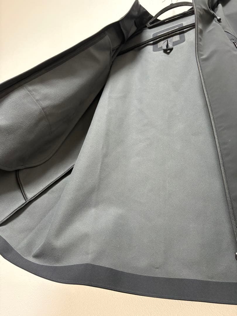 DESCENTE ALLTERRAIN ソフトシェルジャケット “CREAS”