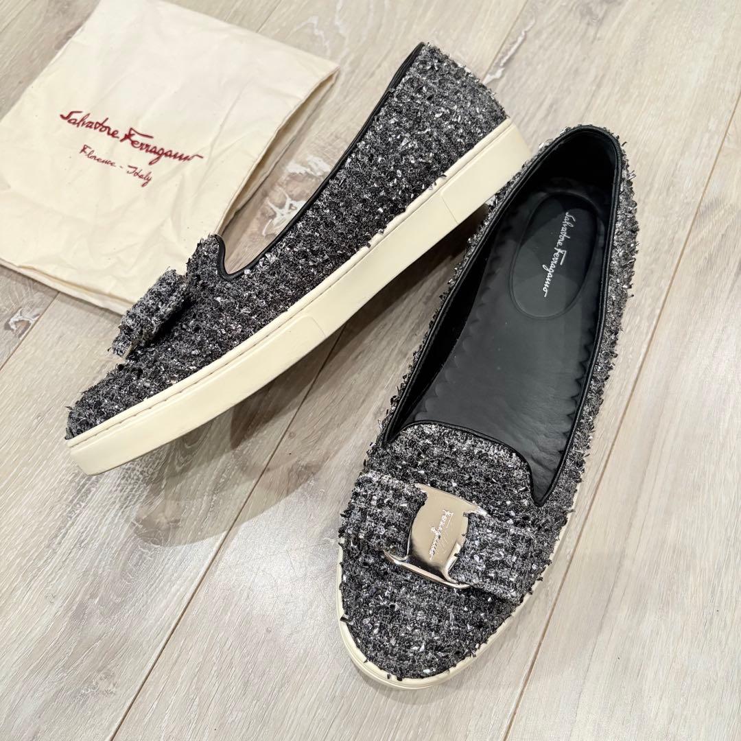 サルヴァトーレフェラガモ スニーカー フラット ヴァラリボン ラメ 24.5cm