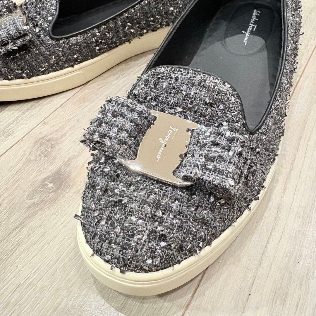 サルヴァトーレフェラガモ スニーカー フラット ヴァラリボン ラメ 24.5cm