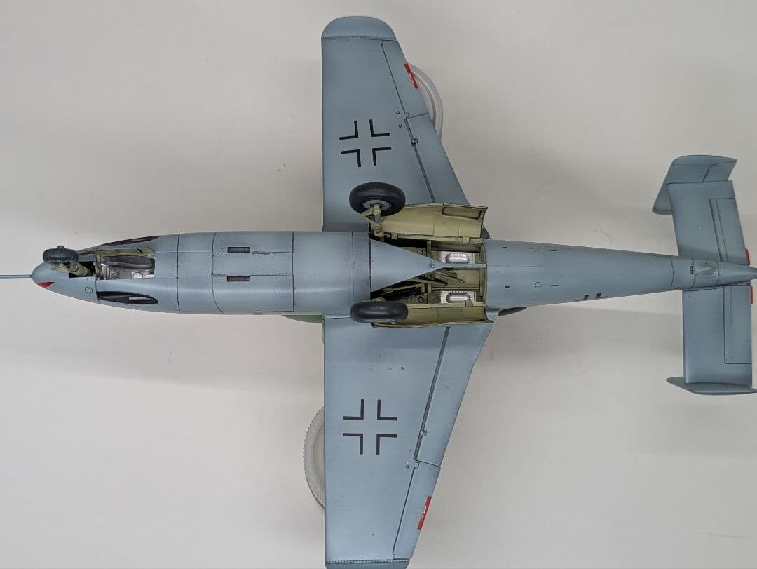 1/48ドイツ空軍戦闘機　ハインケルHe162 A-2 “サラマンダー“ 完成品