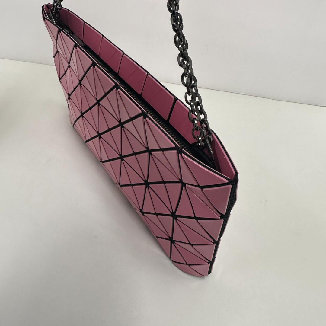 バオ バオ BAO BAO ISSEY MIYAKE バック チェーン ピンク ISSEY MIYAKE - □新品同様□ BAO BAO ISSEY MIYAKE バオバオイッセイ