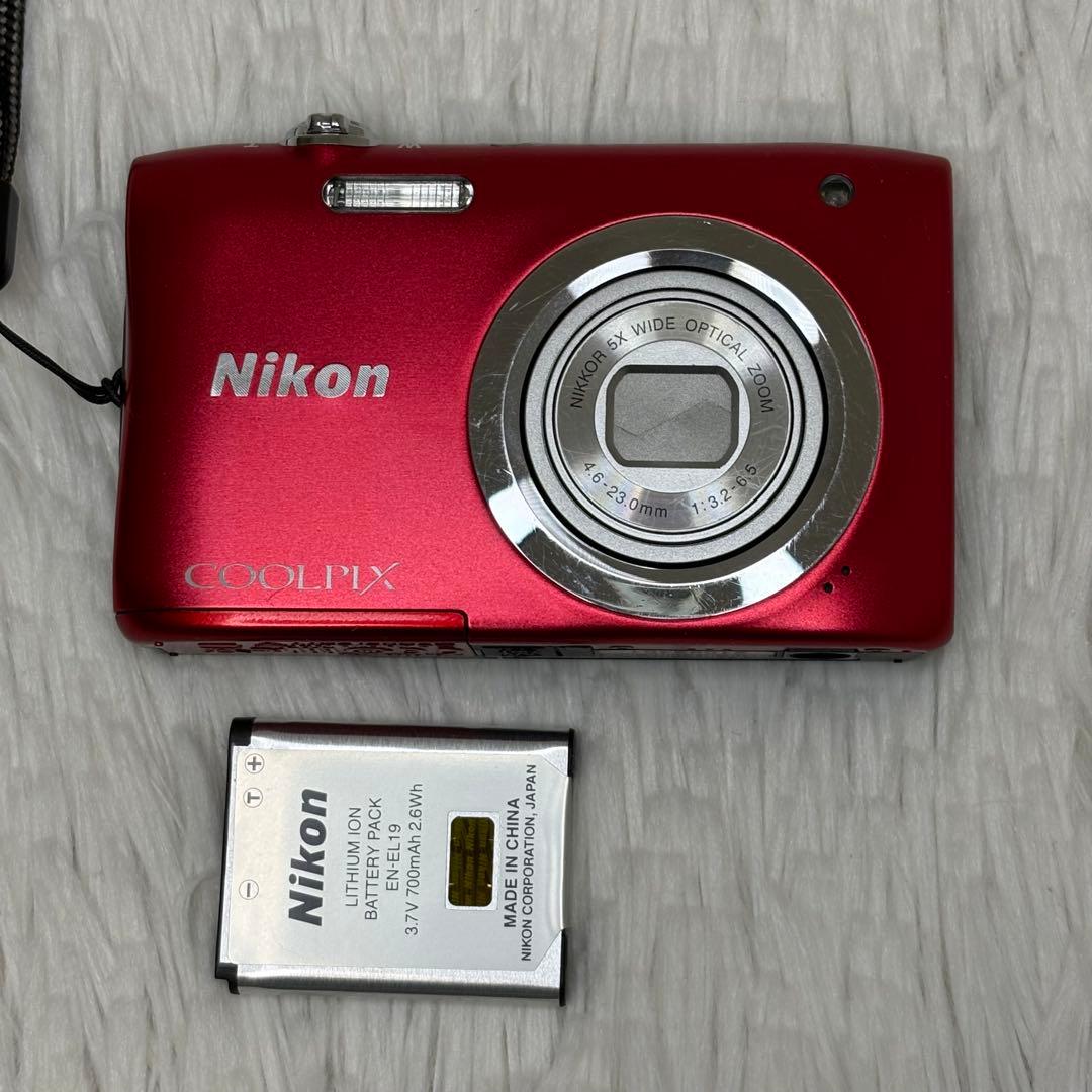 美品 Nikon COOLPIX A100 レッド コンデジ 動作品 - メルカリ
