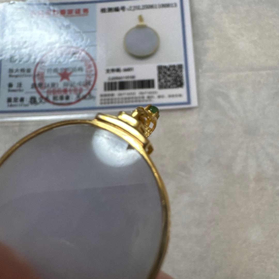 翡翠 金具全て18kペンダント 新品ですが天然石特有の傷欠けあり 値下げ