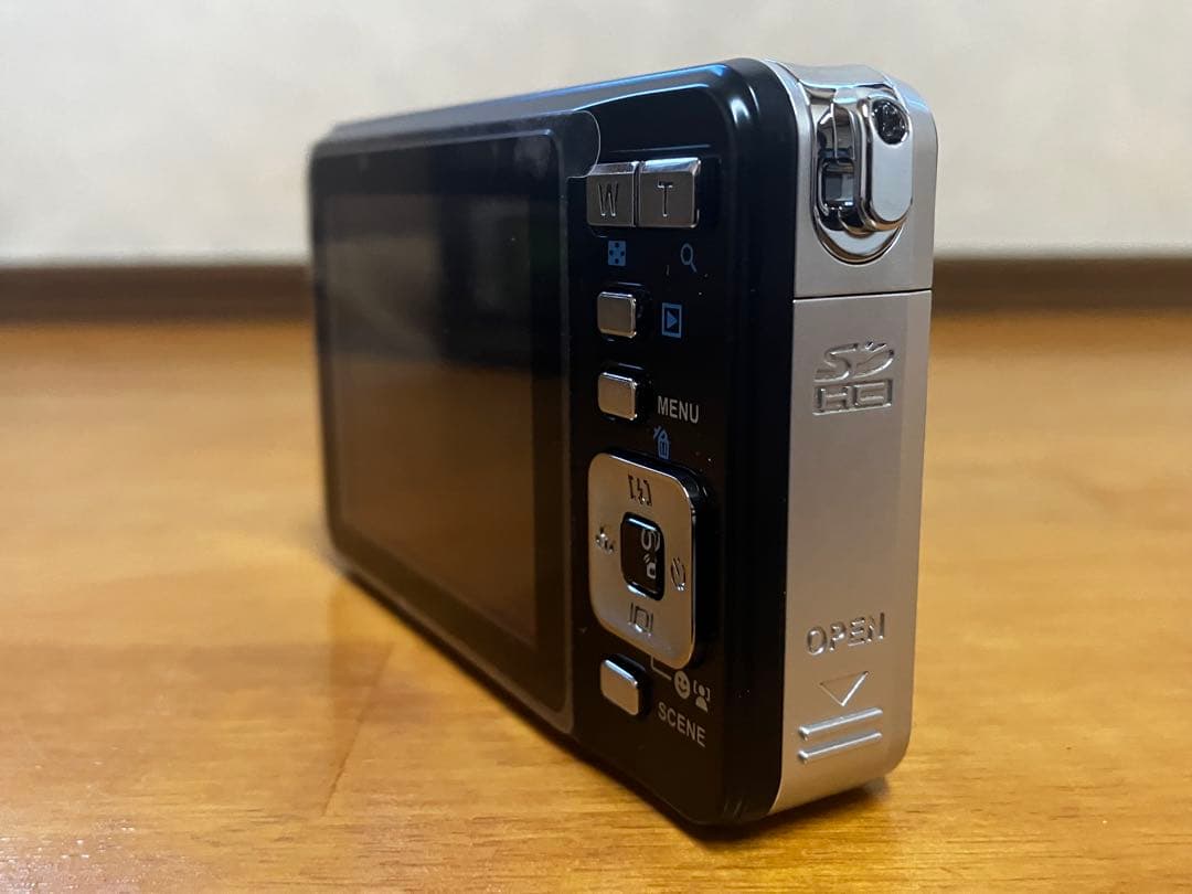 極美品】PENTAX Optio E85 デジカメ シルバー 箱付き カメラ - メルカリ