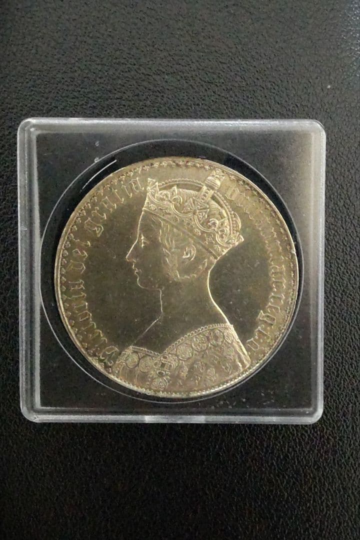 イギリス ゴチッククラウン アンデシモ 1847年 銀貨 本物 (銀貨保証