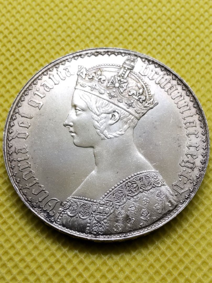 イギリス ゴチッククラウン アンデシモ 1847年 銀貨 本物 (銀貨保証