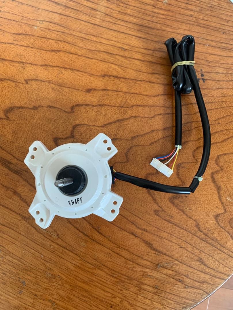 ダイキン 純正 エアコン 室外機用ファンモータD70C-28 ARS9401DA