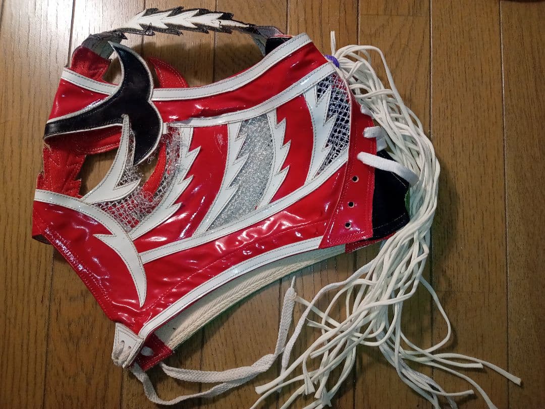 即決！SHIIBA 本人使用済み試合用破れマスク サイン入り プロレスマスク マスクとイベントと私｜BUSHI 即決！SHIIBA 本人使用済み試合用破れマスク