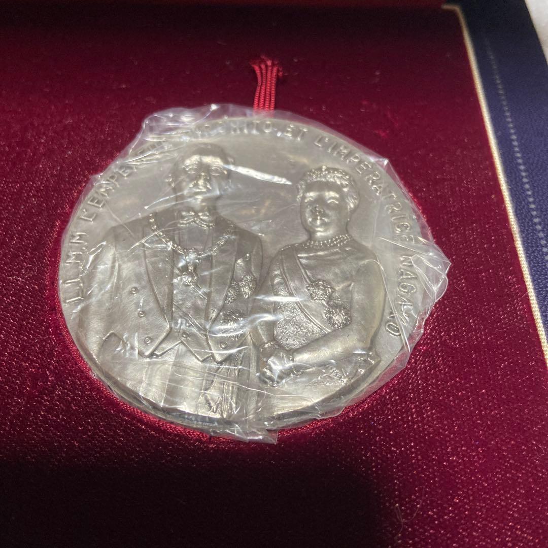 純銀製1971年 天皇皇后両陛下御外遊記念メダル 4点セット - メルカリ