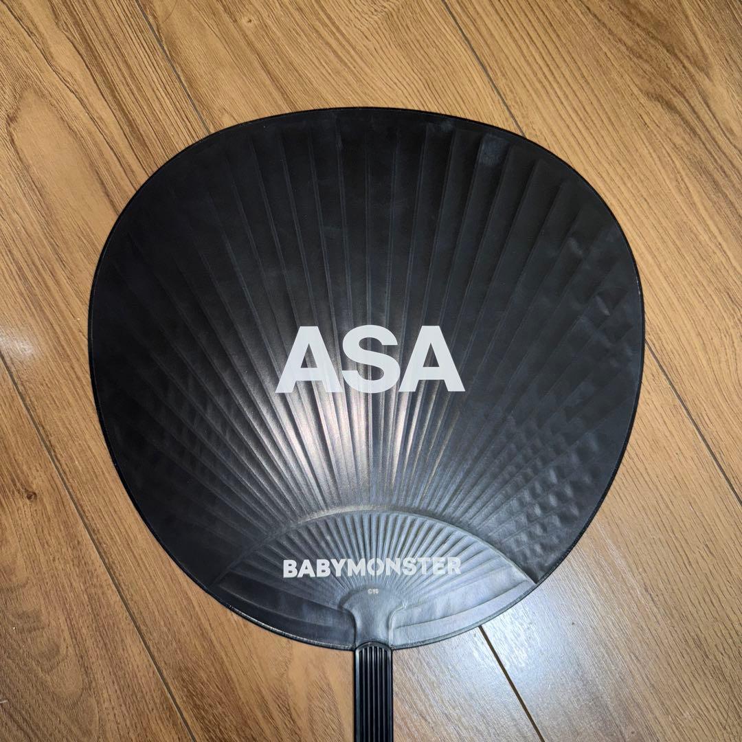BABYMONSTER ベビモン ASA アサ ジャンボうちわ - メルカリ