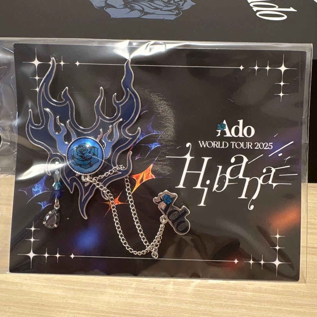 Ado WORLD TOUR 2025 VIP特典ブローチ＆オリジナルカード - メルカリ