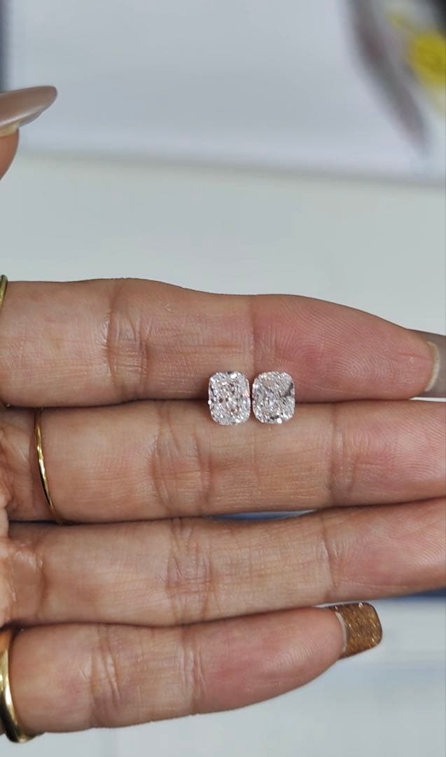 まみリンク ロングクッション 1.06ct E VVS2