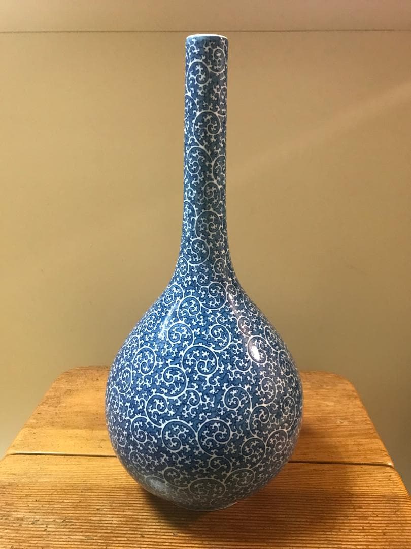 有田焼【花瓶】唐草模様  　鬼才：葉山有樹 作 箱無し 有田焼【花瓶】唐草模様 鬼才：葉山有樹 作 箱無し 有田焼【花瓶】唐草