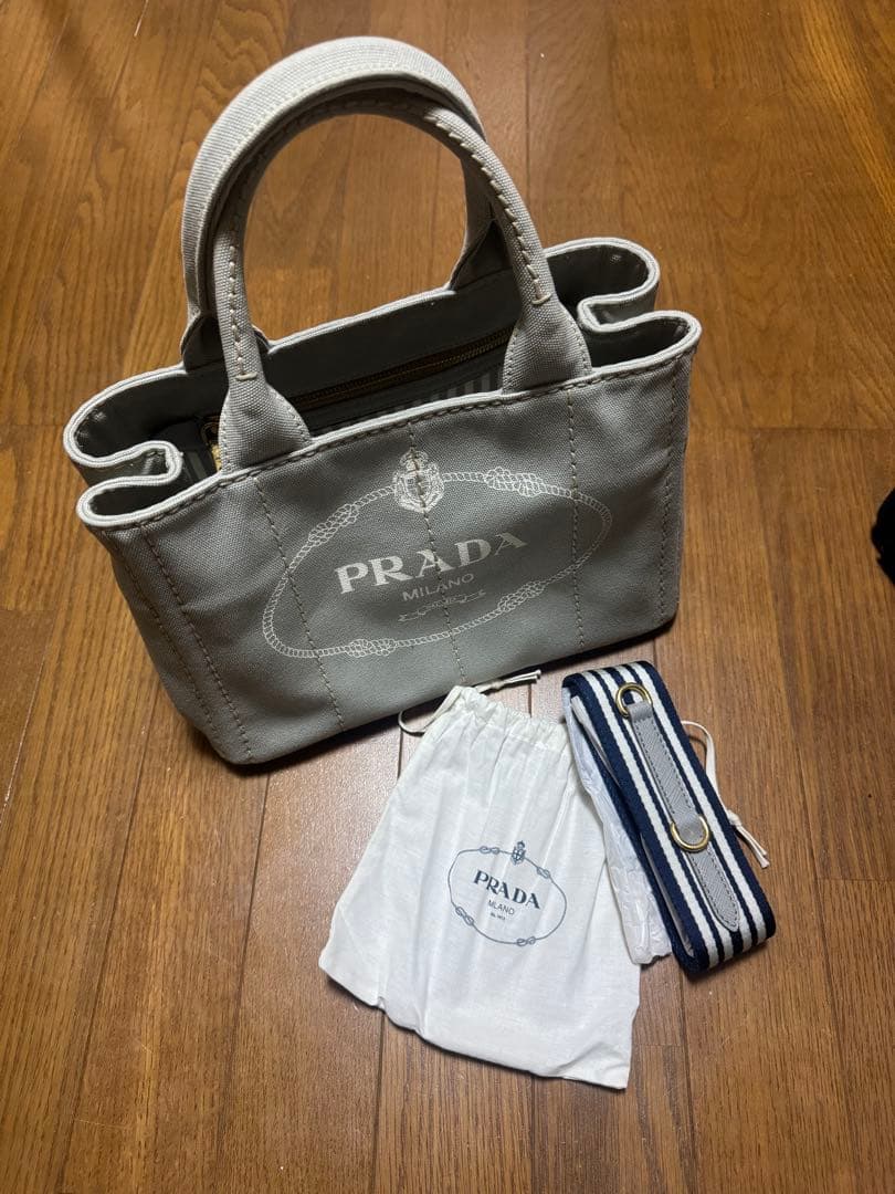 美品　PRADA カナパ　グレー キャンパスバッグ PRADA（プラダ） バッグ レディース ブランド カナパ ハンドバッグ