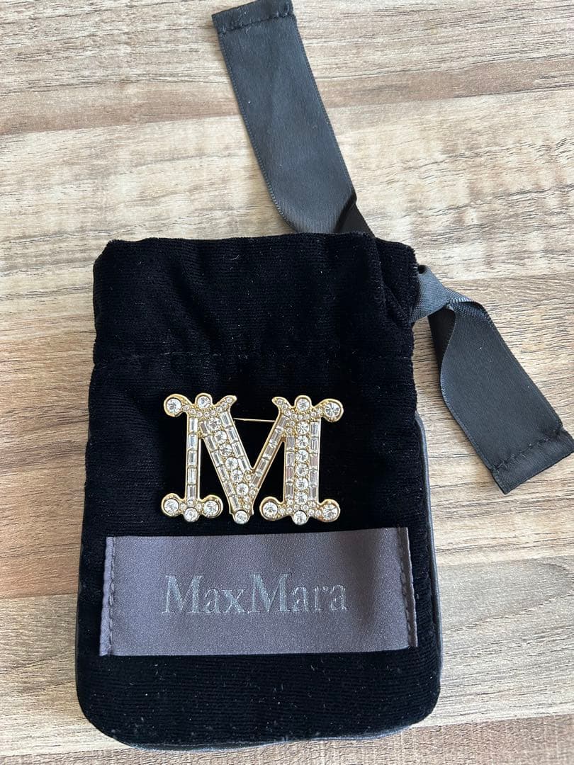 xoxoMaxMara M字型ブローチ ゴールド Max Mara（マックスマーラ） ブローチ MAX MARA CRYSTRAL BATH2