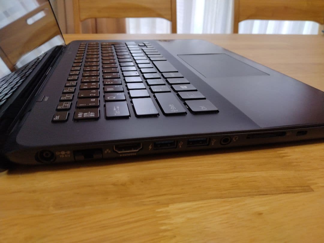 SONY VAIO SVF14A19　i3-3227U 4.0GB SSD256