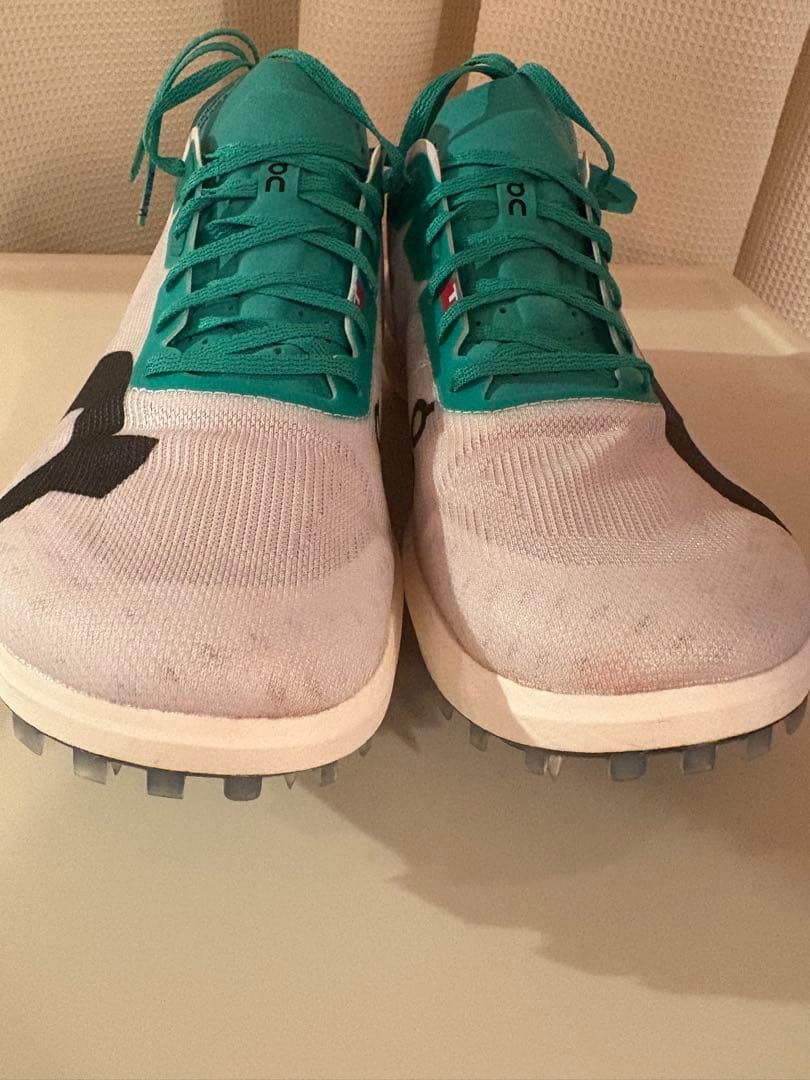 年末セール！ On クラウドスパイク アンプリウス2 25.5