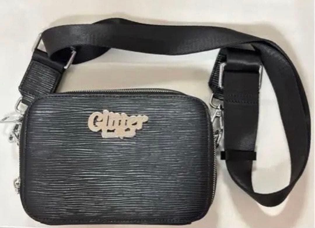 Glitter ブラック ショルダーバッグ artemis by DIANA（アルテミスバイダイアナ）の「グリッターショルダー