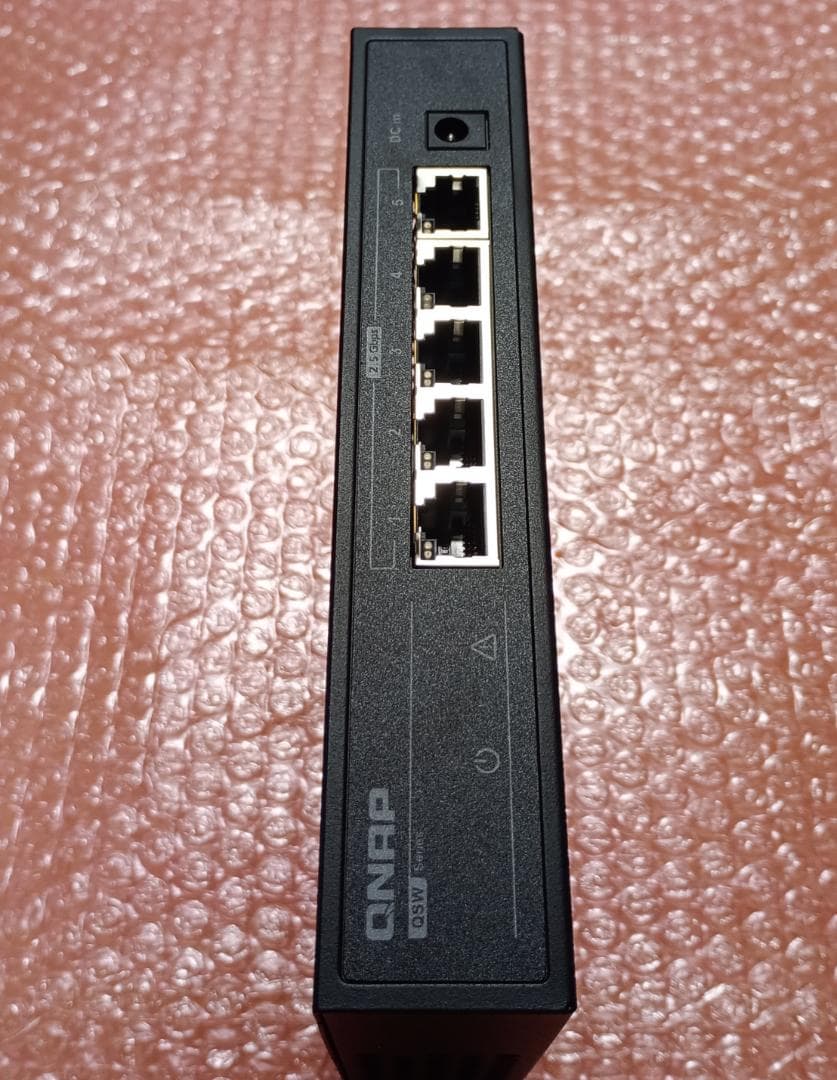 ★【美品】QNAP QSW-1105-5T 2.5Gbps スイッチングハブ