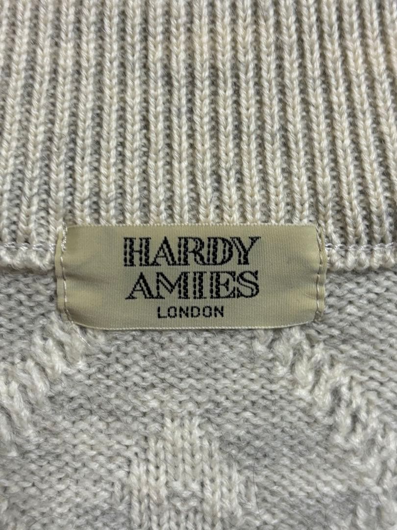 英国王室御用達 HARDY AMIES 立体ロゴ刺繍 ケーブルニット 日本製