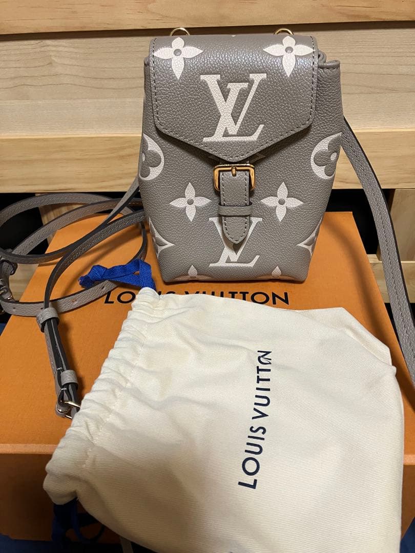 ぽよぽん様 ヴィトンバッグパック美品 正規品グレーショルダー グレー（灰色）系 Louis Vuitton MONOGRAM(ルイヴィトン モノグラム