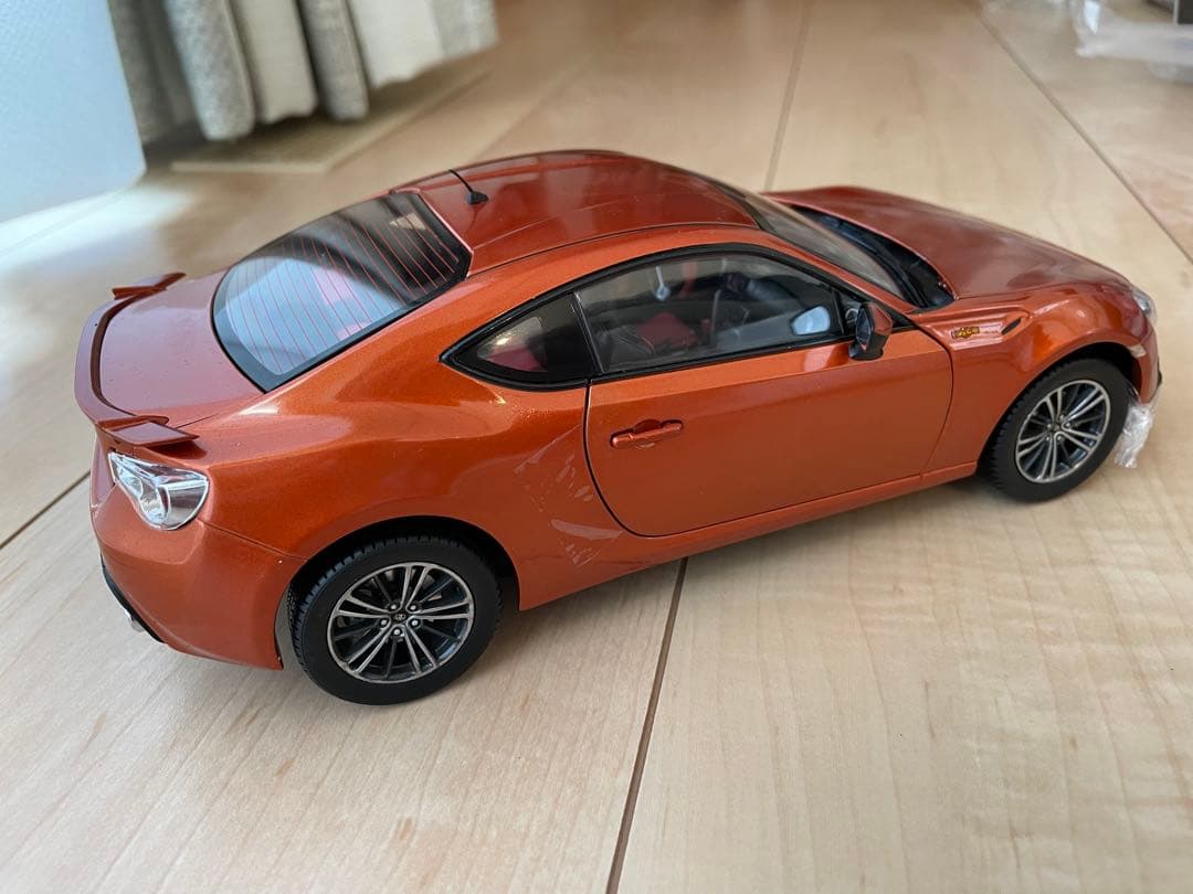 1/18 トヨタ86 オレンジメタリック 左ハンドル仕様 - メルカリ