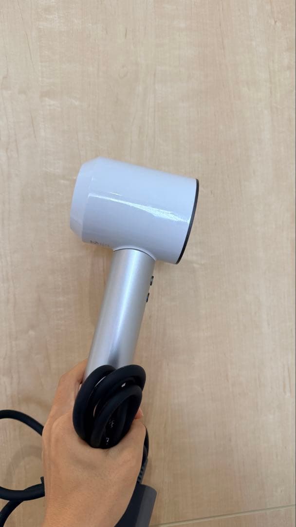 Dyson Supersonic ヘアドライヤー シルバー/ホワイト - メルカリ