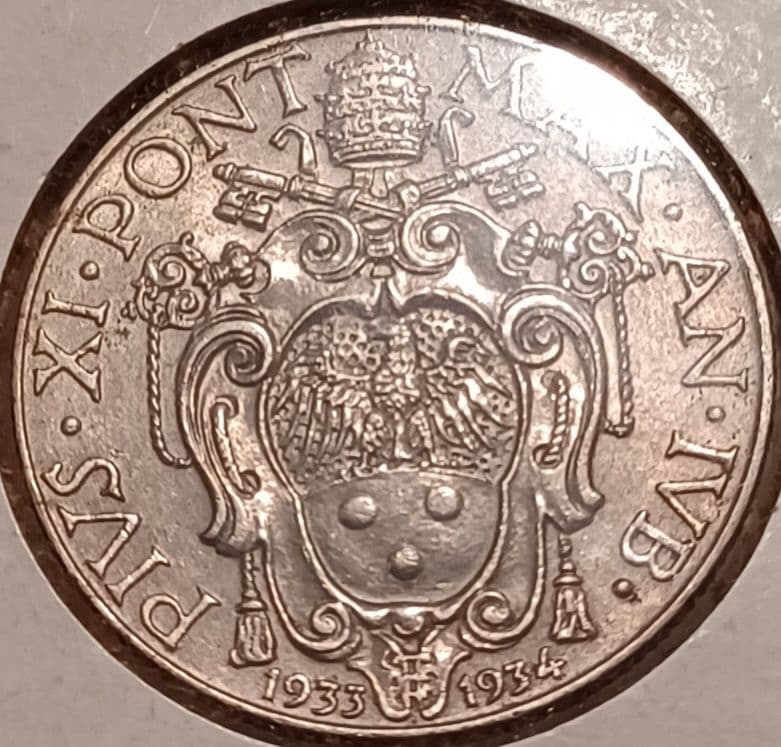 世界で最も小さい独立国 ローマ教皇庁 (バチカン) 剣を持った大天使聖