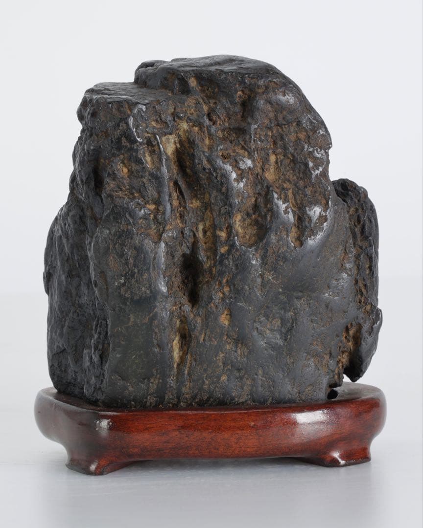 姫川産 黒石 銘石 鑑賞石 1.3kg 台座付 水石 自然石 原石 盆石 景石