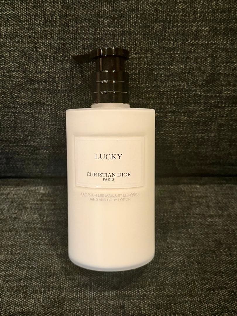 Christian Dior Lucky ハンド&ボディローション 300mL 726d77ef8d69688d131a6998-