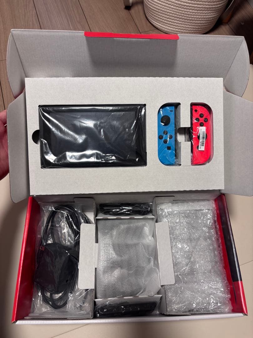 Nintendo Switchバッテリー強化版 本体箱付属品完備　任天堂スイッチ Amazon.co.jp: 【整備済み品】 Nintendo Switch ニンテンドー スイッチ