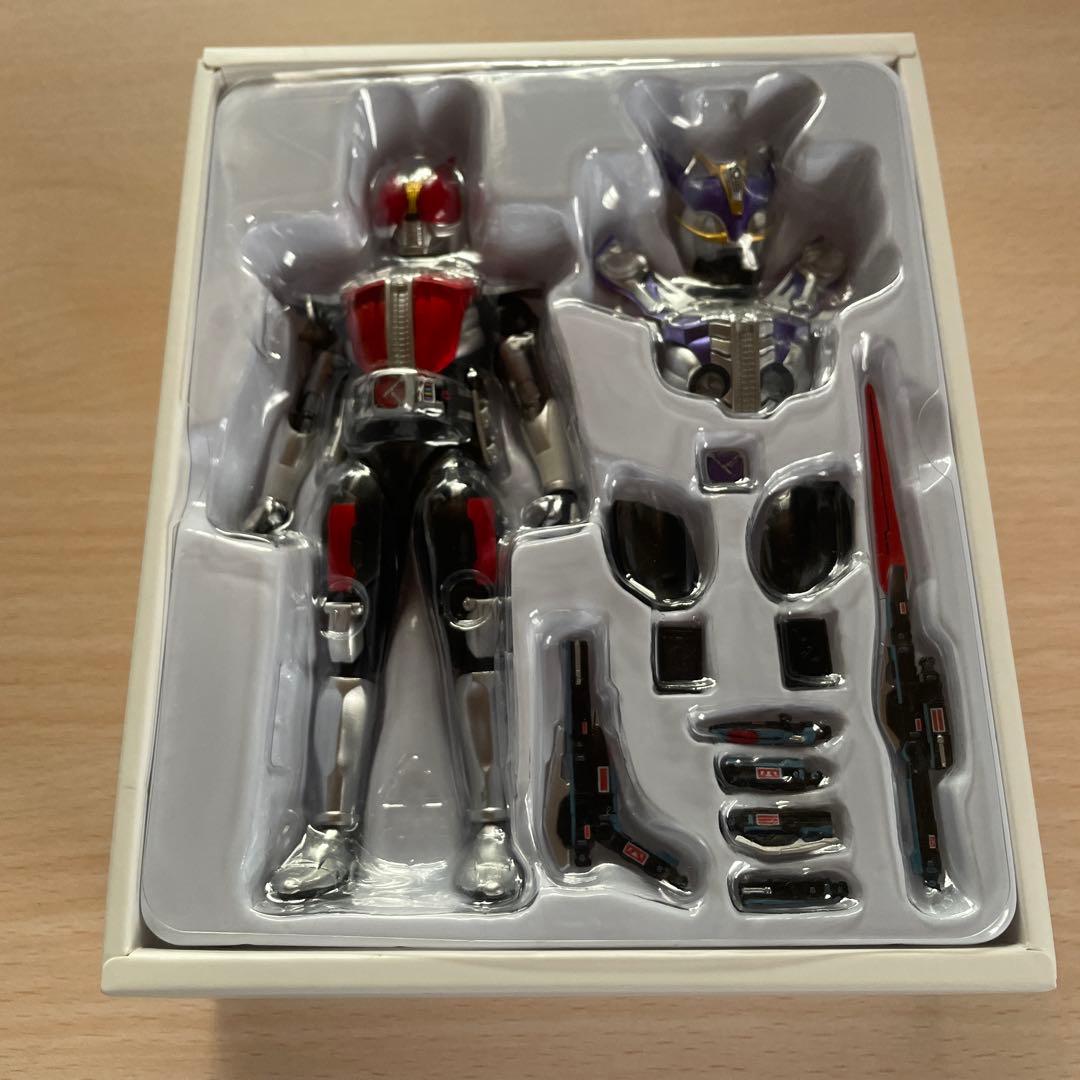 S.H.Figuarts 真骨彫製法 仮面ライダー電王ソード&ガンフォーム