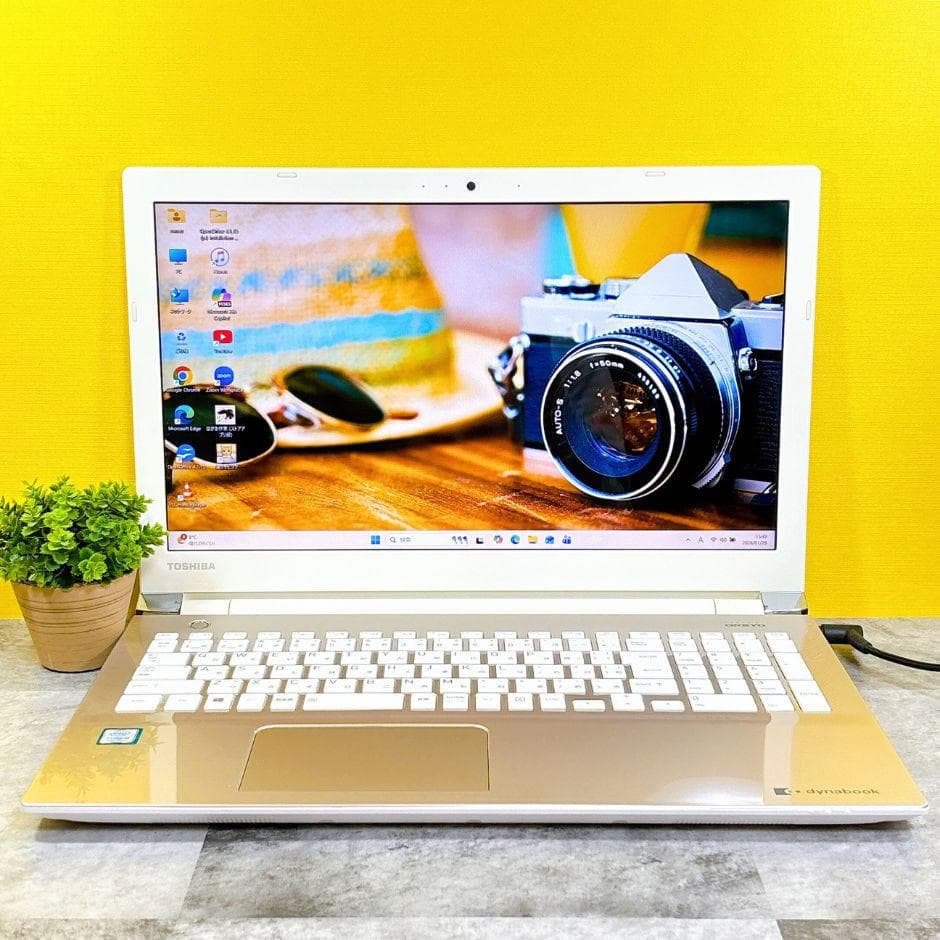 新品SSDで快適✨おしゃれゴールド✨薄型 カメラ付 フルHD Windows11 ほぼ美品✨おしゃれゴールド❣快適SSD✨カメラ フルHD 薄型Windows11