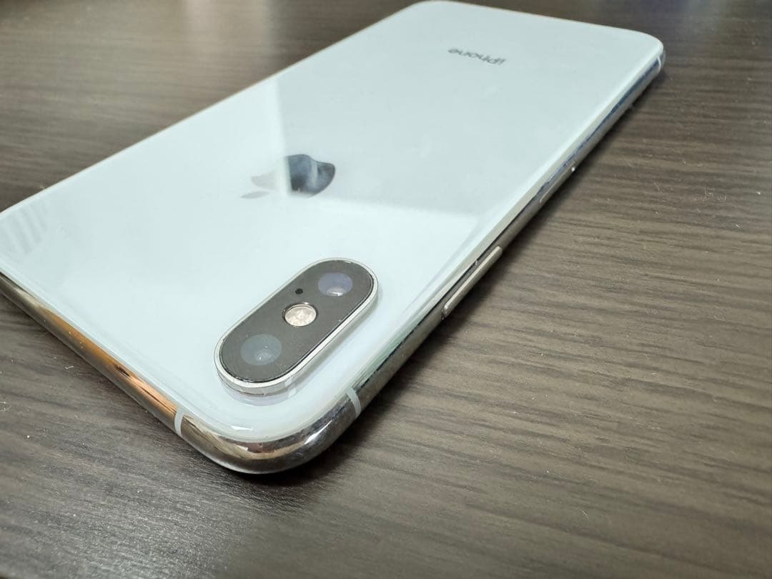 Apple iPhone Xsホワイト - メルカリ