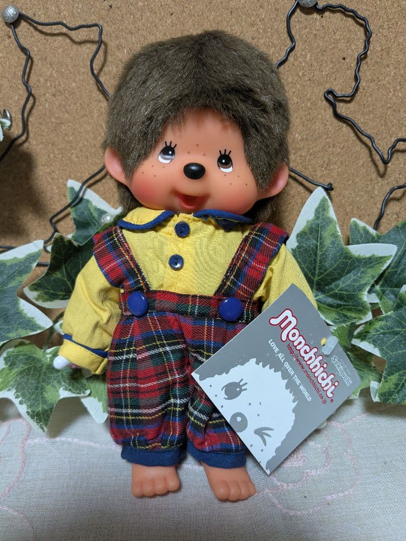 モンチッチ S オーバーオール 男の子 オレンジスポーツウェアの男の子