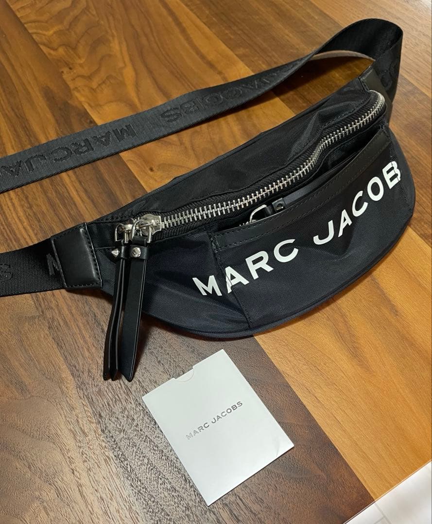 マークジェイコブス サスペリア スリングバッグ ボディバッグ ウエストポーチ 黒 MARC JACOBS（マーク・ジェイコブス） ボディバッグ 2F3HBB030H02