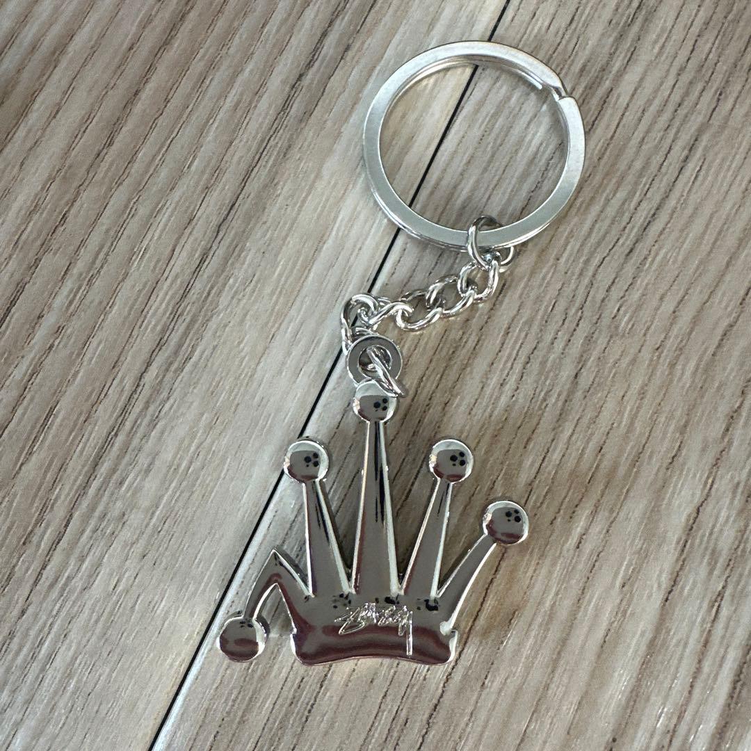 新品未使用 STUSSY ステューシー キーホルダー 王冠 アクセサリー