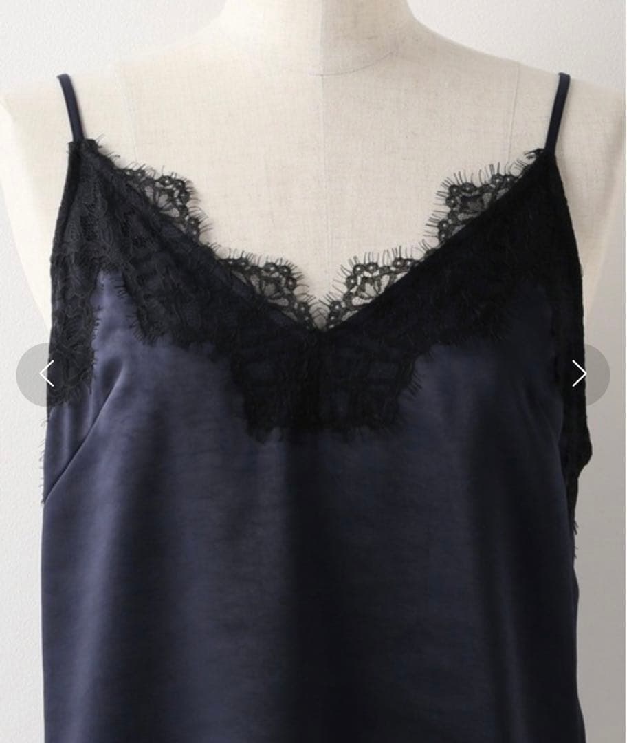 最初値下げ【極美品】NOBLE リバーレーストリミングサテンキャミソール