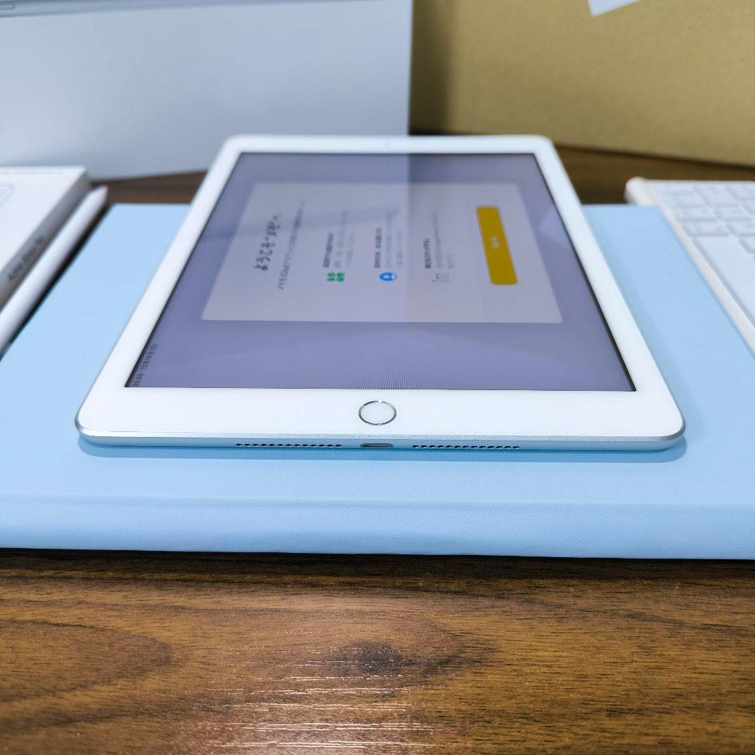 iPad 第6世代 Simフリー 128GB ケースとキーボード、タッチペン