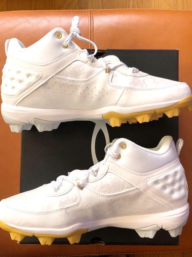 新品2026年USA国内限定☆アンダーアーマー野球ハーパー8MidRm28cm