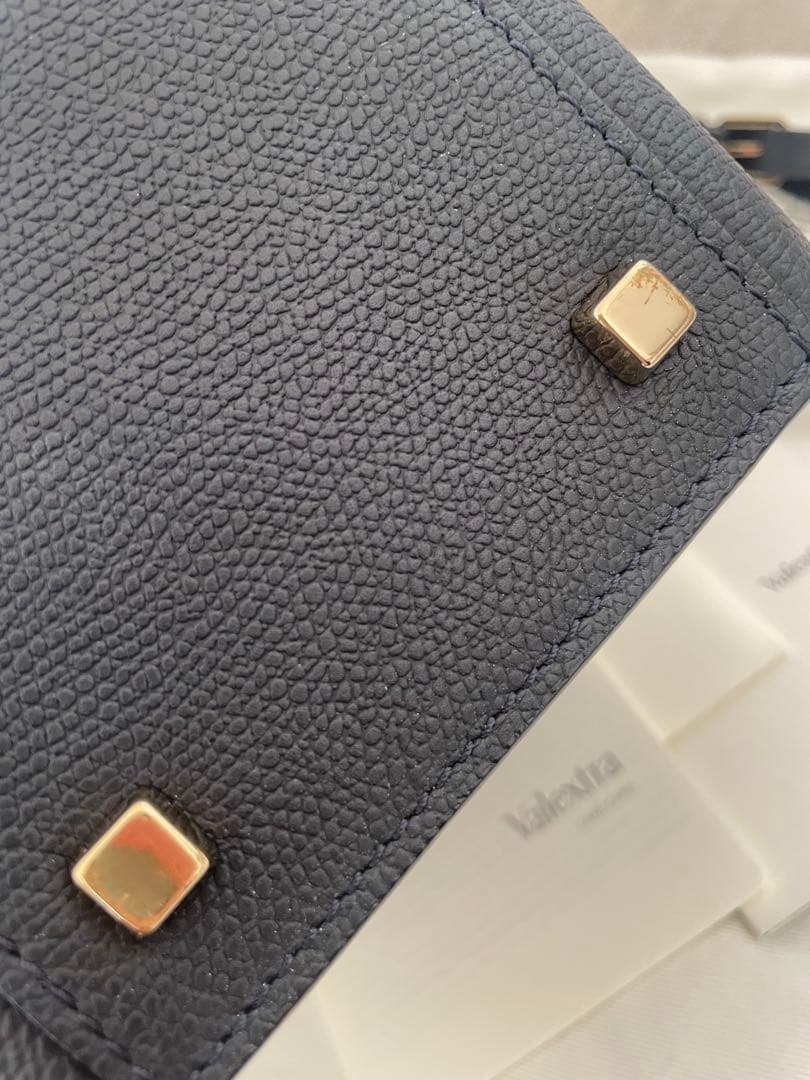 moca様⭐︎ヴァレクストラ Valextra イジィデ｜ミディアム｜ネイビー