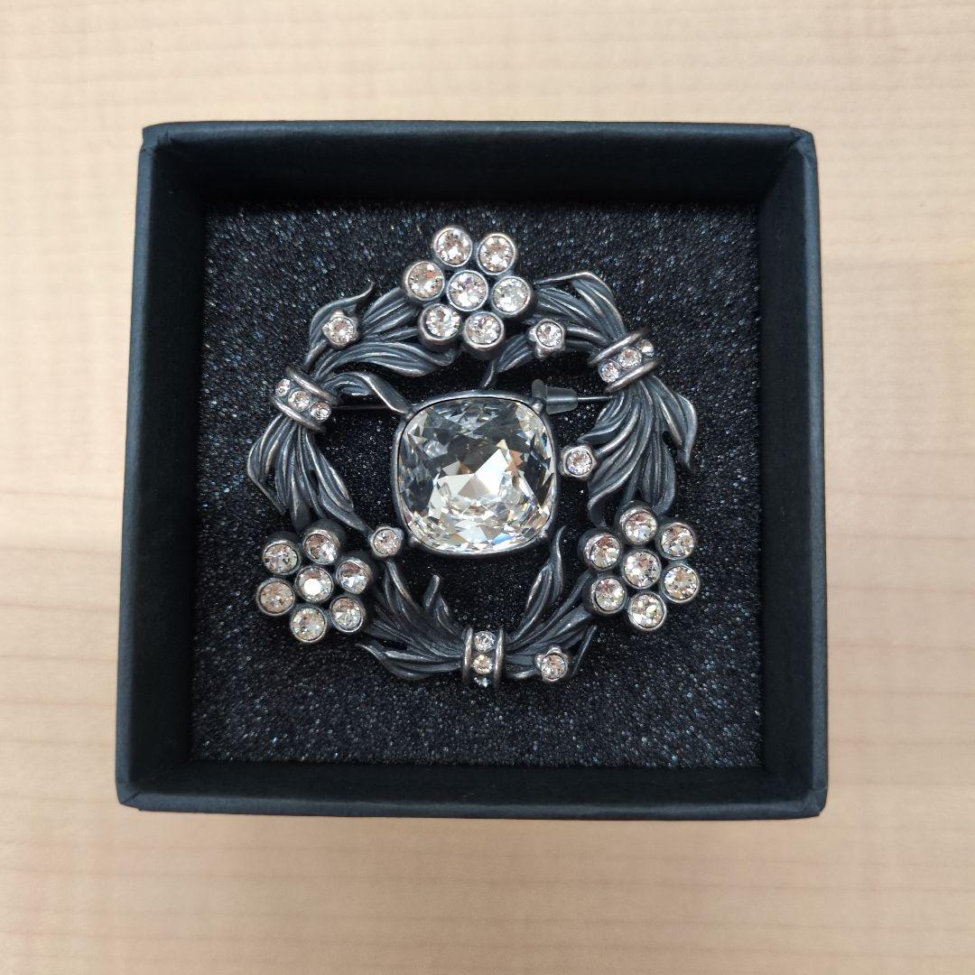 René 花モチーフ ブローチ クリスタル付きの通販はau PAY マーケット