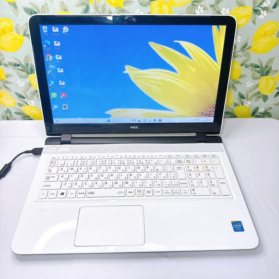 ホワイトパソコン❤️Windows11❤️高速SSD❤️マウス付き❤️届いたら